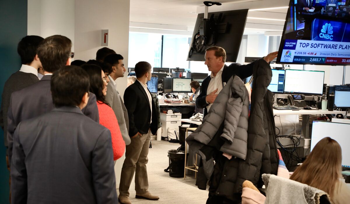 Students explore life on Wall Street during career trek