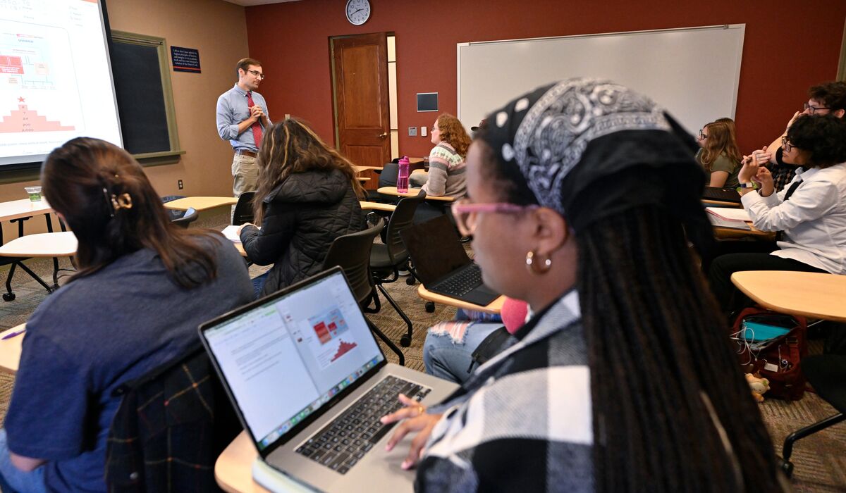 Faculty explore classroom technology through grant-funded workshops