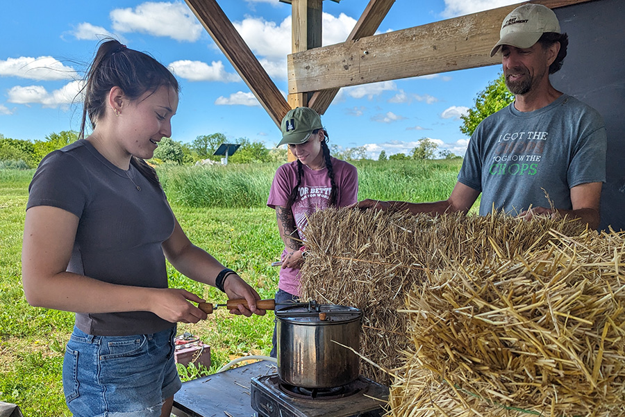 Bramley Hawkins &rsquo;25 cooking popcorn on a bioethanol stove