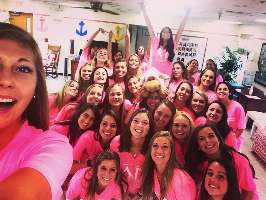 Morgan (Flagg) Fleites &rsquo;16, president of Delta Gamma, with her sorority sisters 