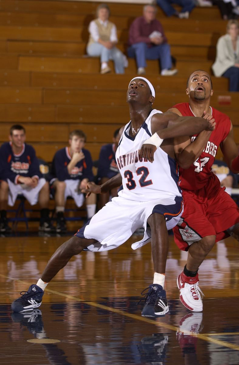 Julius Redd playing basketball